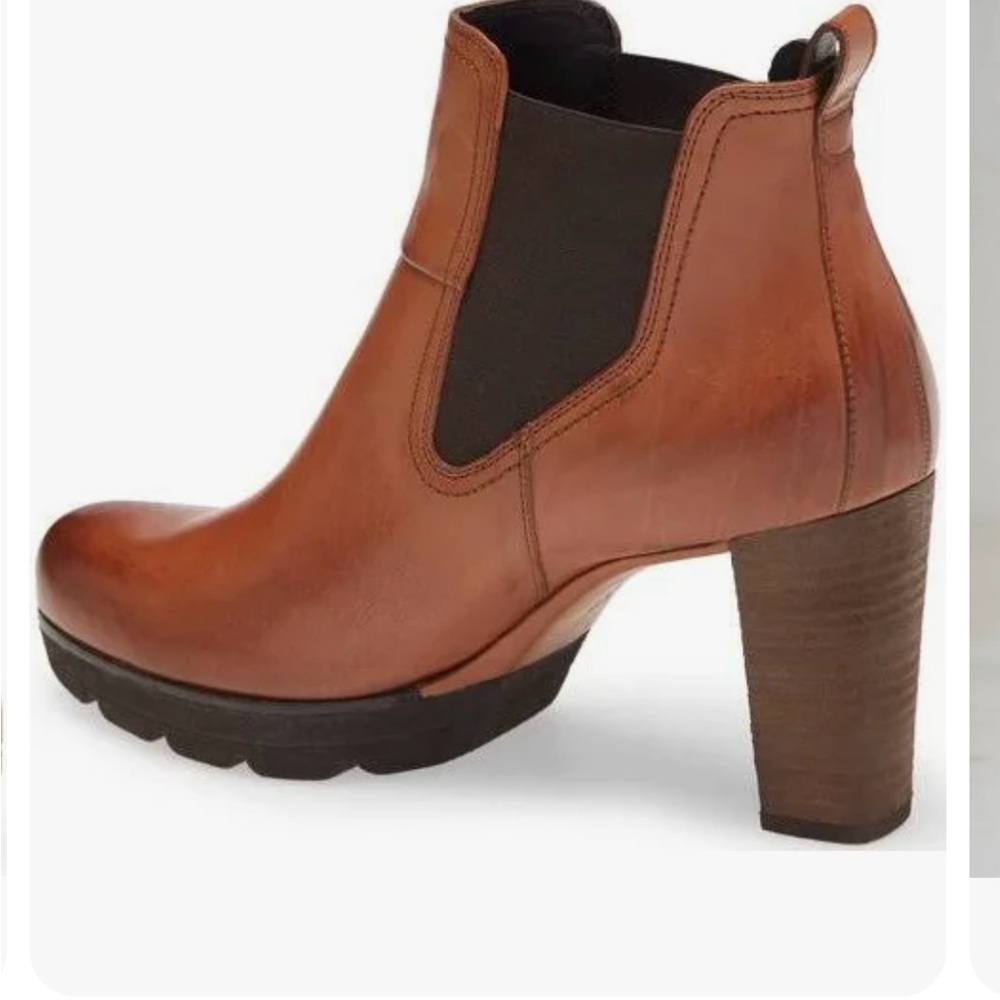 NIB Paul Green Dallas Cognac Brown Leather Ankle Boots - women’s size US 8